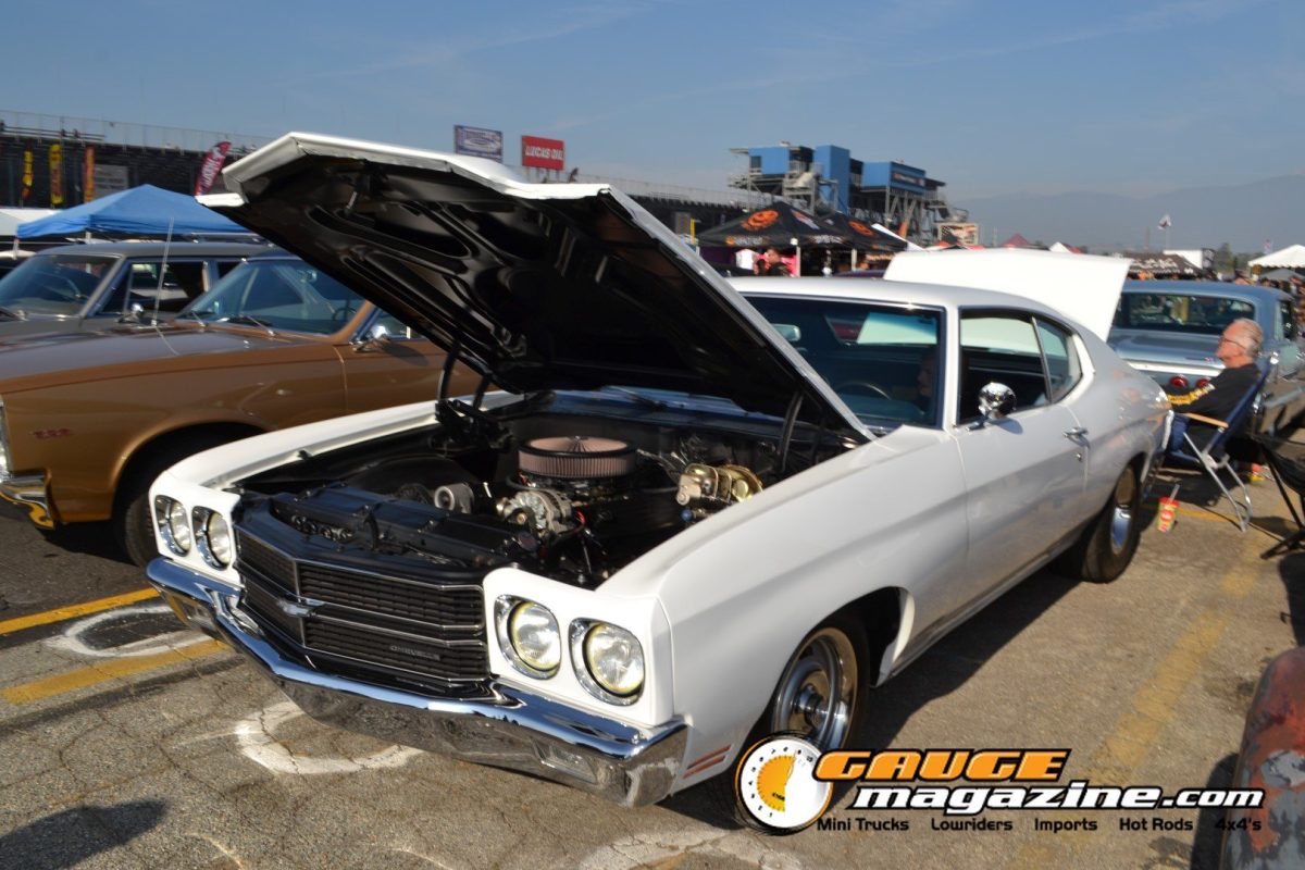 mooneyes-christmas-party-2025-262-white-classic-muscle-car-engine-bay