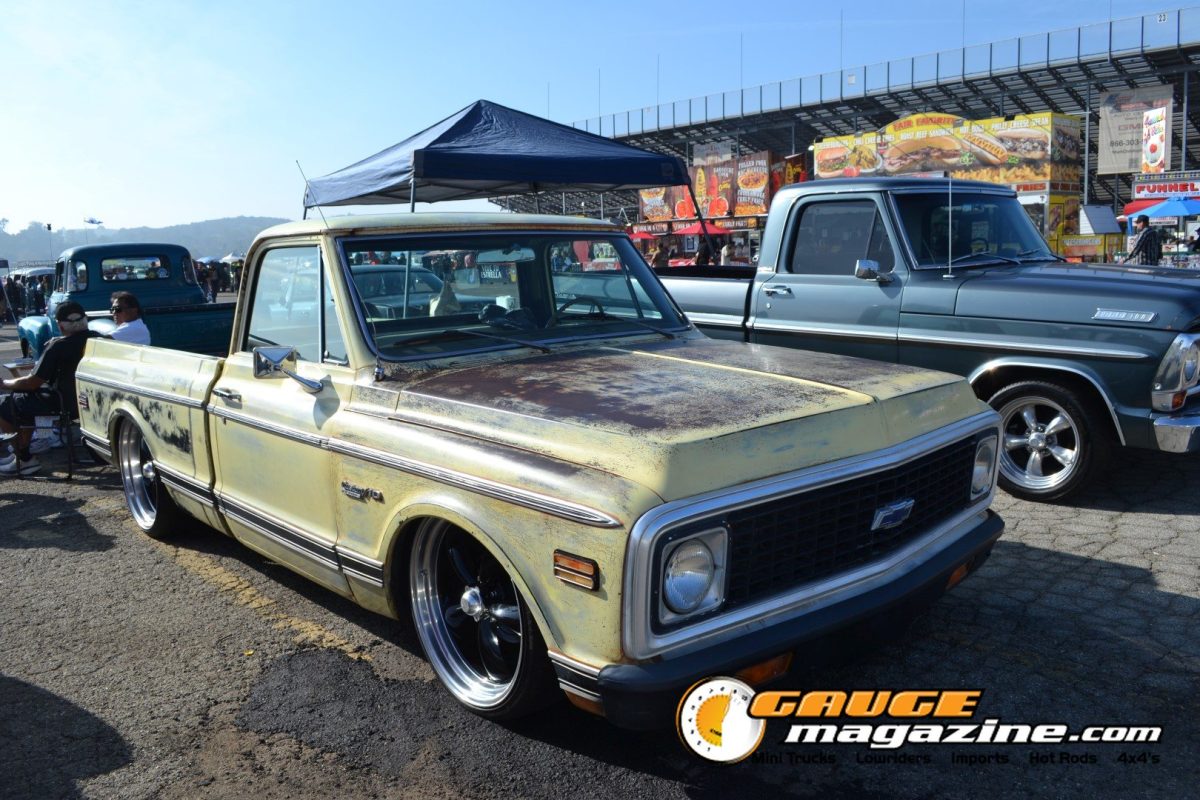 mooneyes-christmas-party-2025-200-patina-chevrolet-c10-pickup