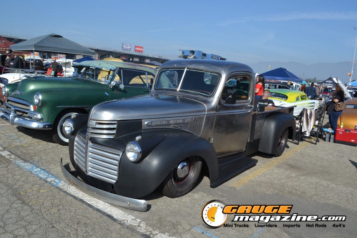 mooneyes-christmas-party-2025-179-gray-chevrolet-1940s-pickup