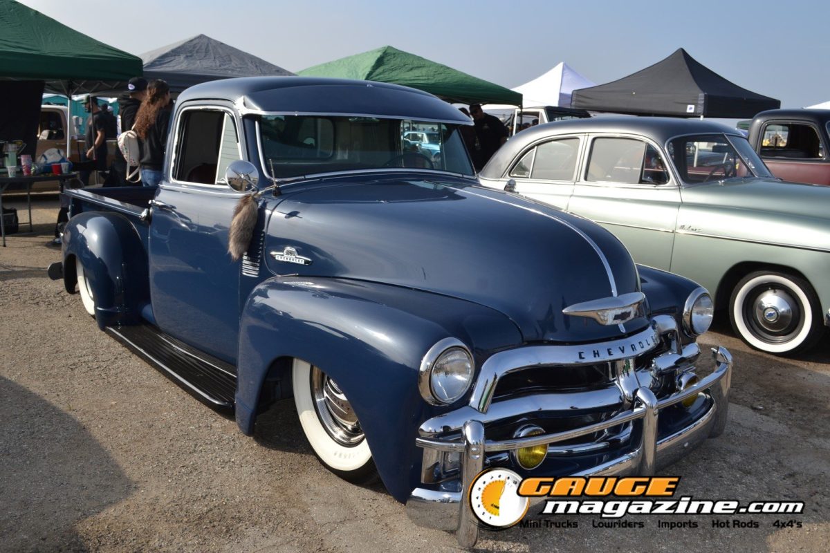 mooneyes-christmas-party-2025-086-blue-chevrolet-advance-design-pickup
