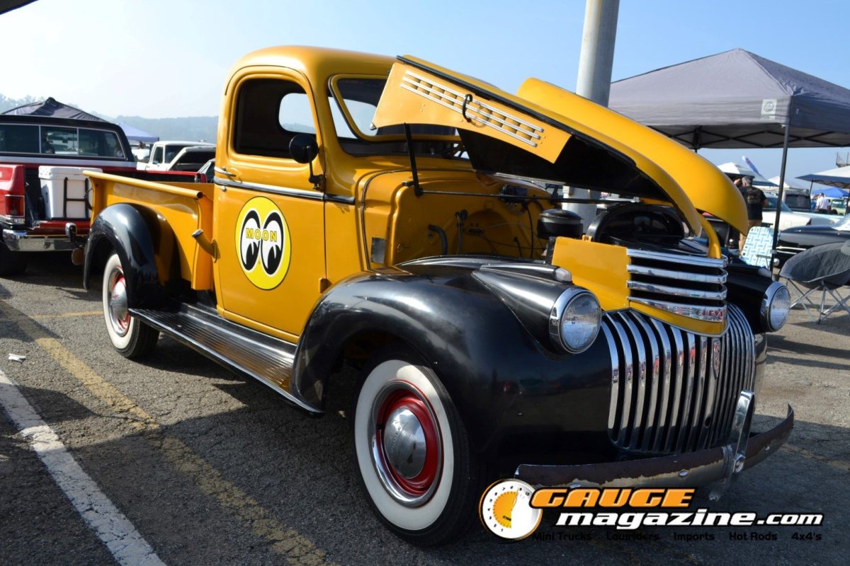 mooneyes-christmas-party-2025-155-yellow-mooneyes-chevrolet-advance-design-pickup