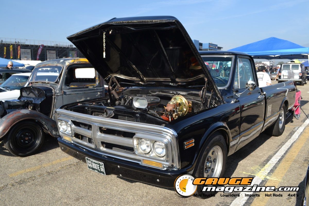 mooneyes-christmas-party-2025-260-black-chevrolet-c10-engine-bay