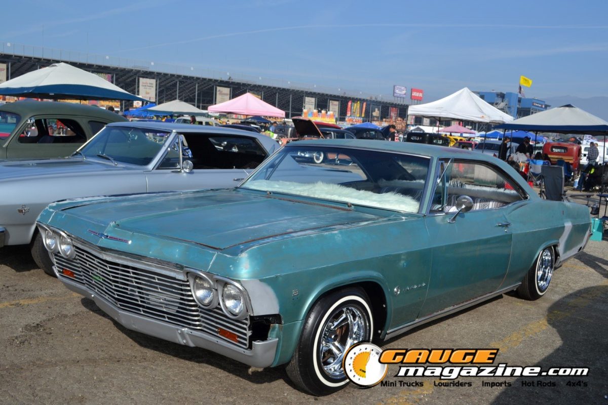 mooneyes-christmas-party-2025-098-turquoise-chevrolet-impala-lowrider
