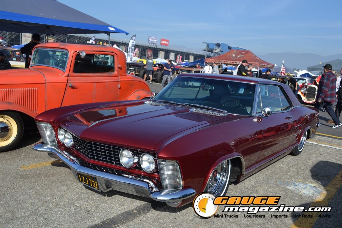 mooneyes-christmas-party-2025-159-burgundy-buick-riviera-custom