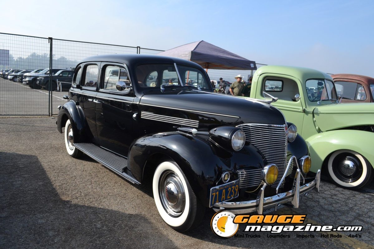 mooneyes-christmas-party-2025-037-black-1930s-chevrolet-sedan