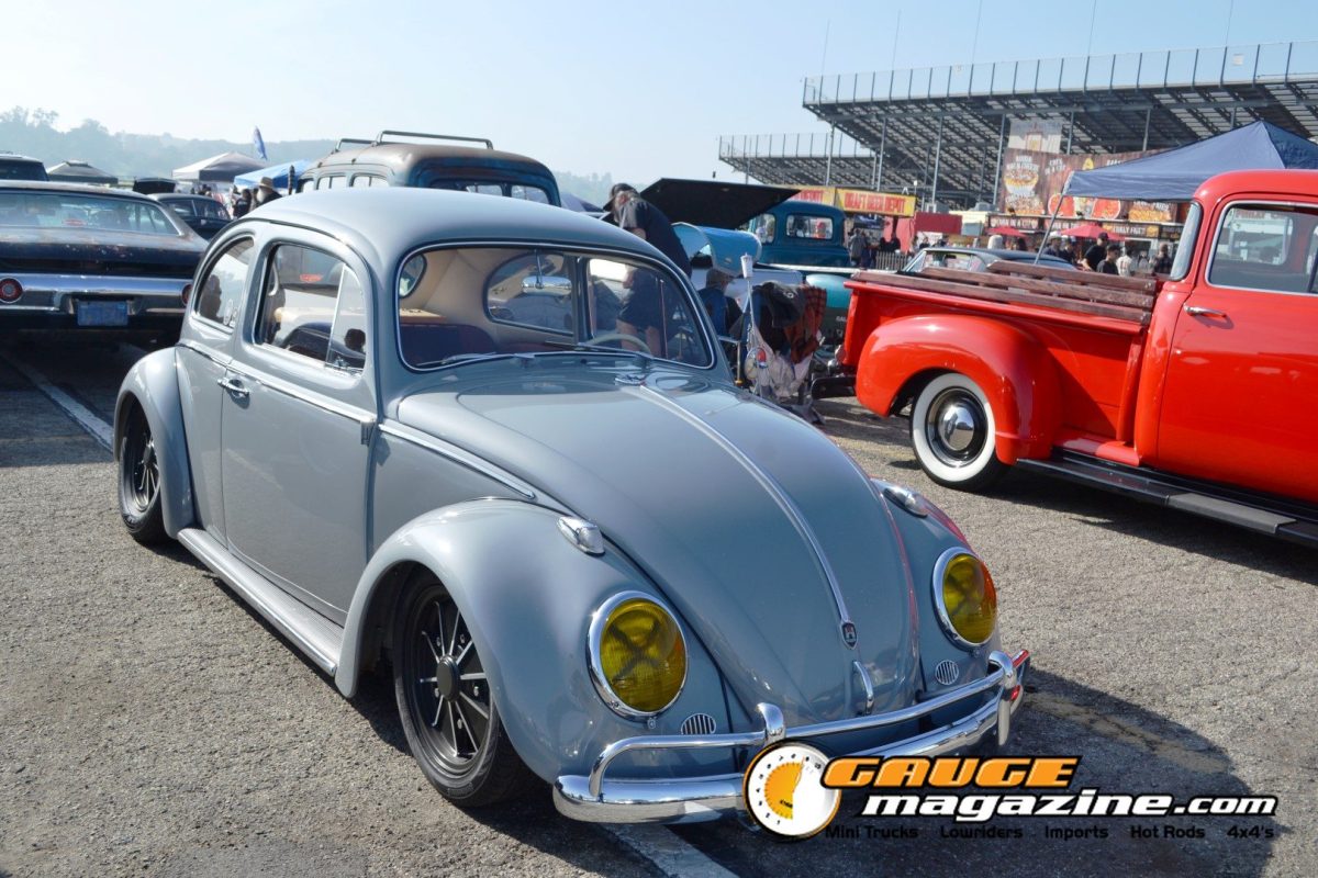 mooneyes-christmas-party-2025-202-gray-volkswagen-beetle-custom