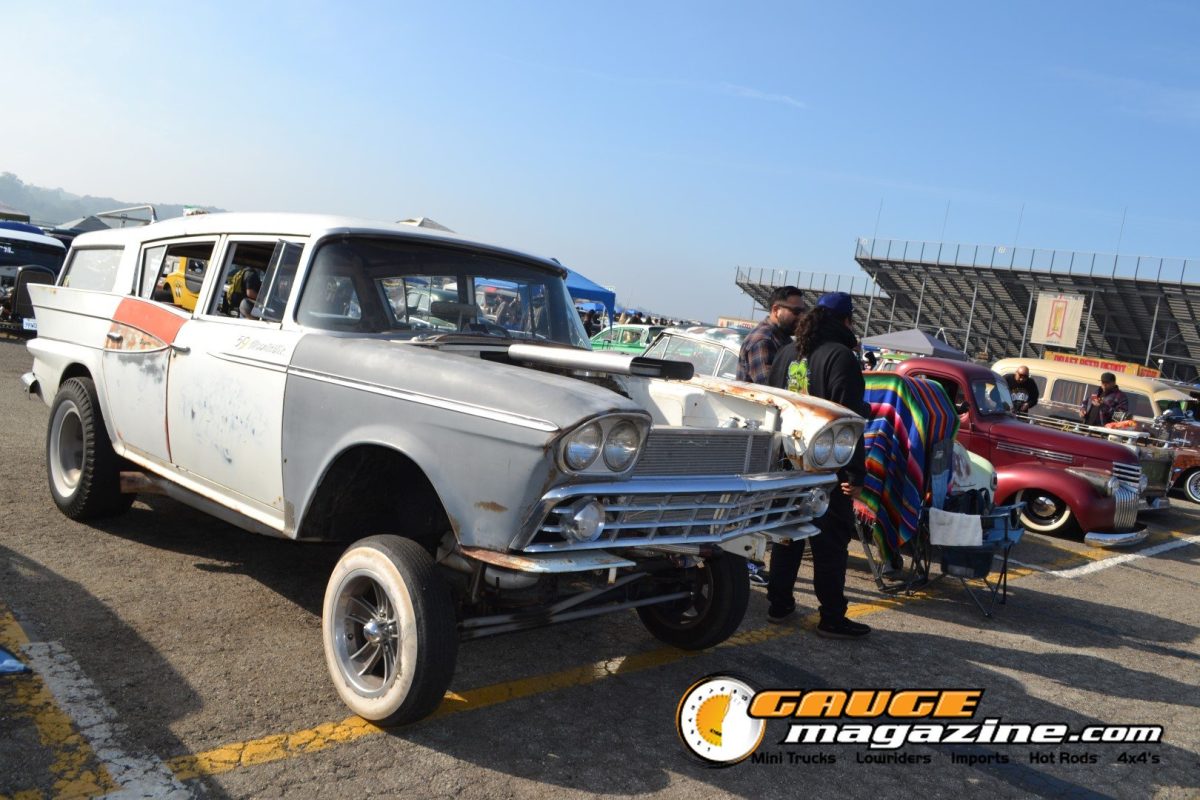 mooneyes-christmas-party-2025-174-white-ford-bronco-classic-off-road