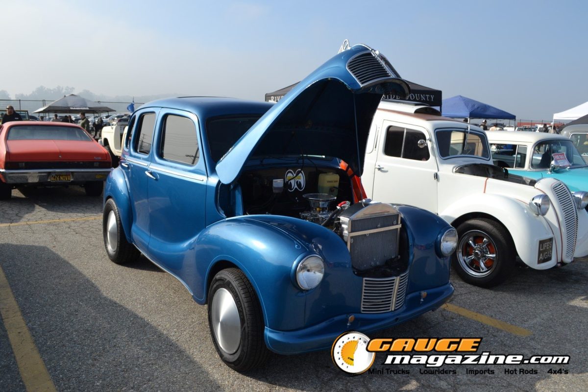 mooneyes-christmas-party-2025-079-blue-1930s-sedan-hot-rod-engine-bay