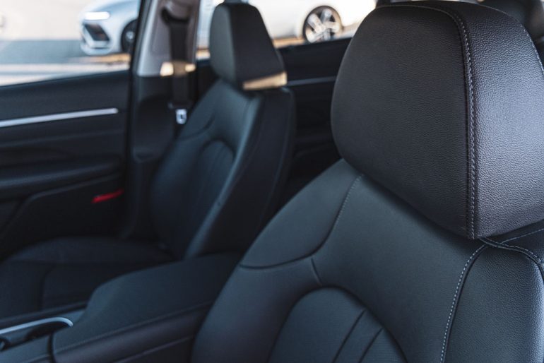 2026 hyundai sonata hybrid front seats