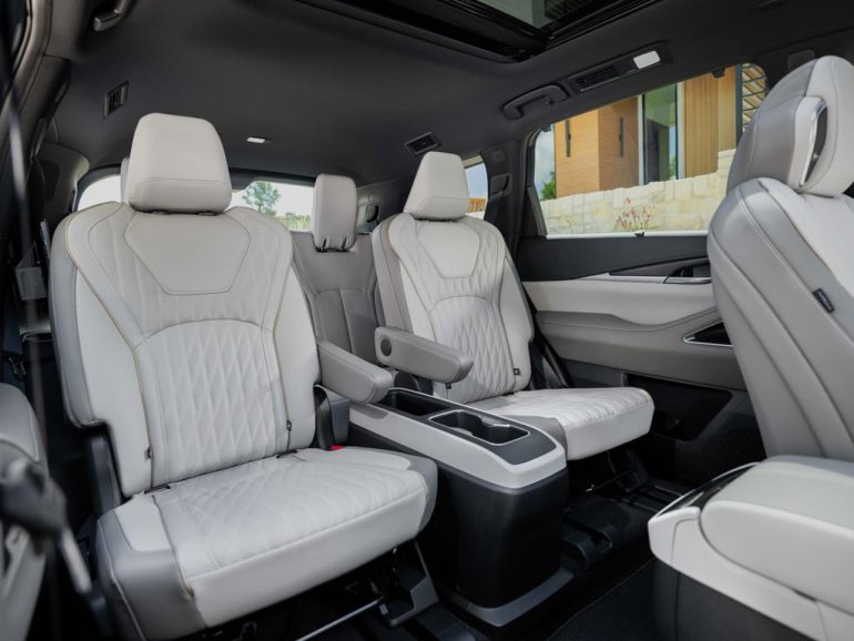 2027 INFINITI QX60 second row seats