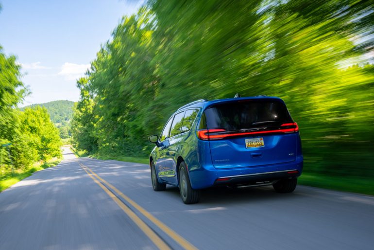 2027 Chrysler Pacifica Pinnacle in Hydro Blue