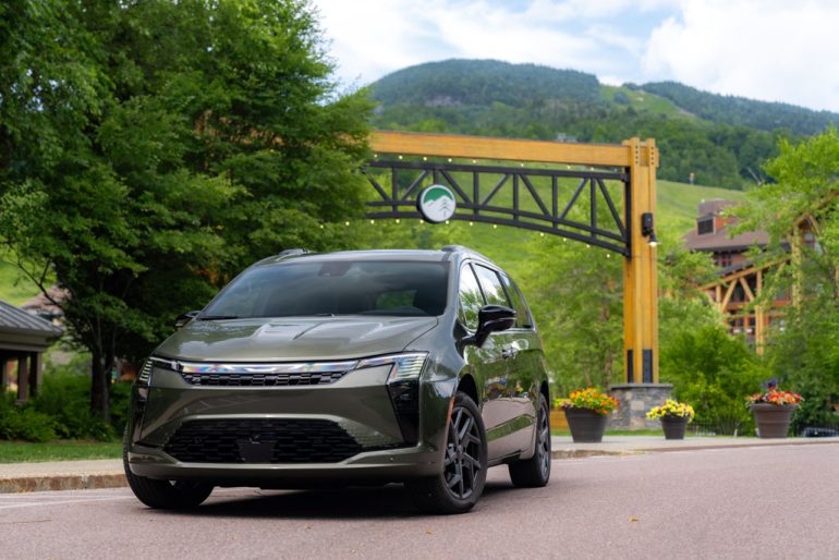 2027 Chrysler Pacifica Limited in Olive Green with S Appearance Package