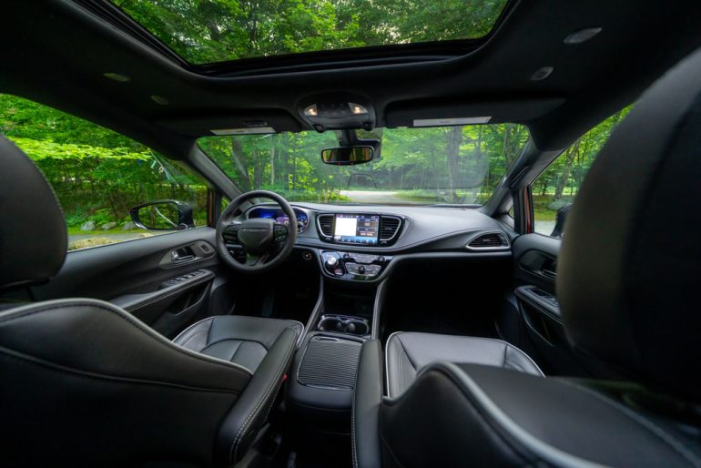 2027 Chrysler Pacifica Limited interior