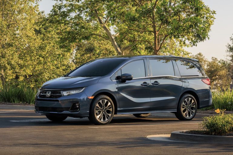 2026 Honda Odyssey side