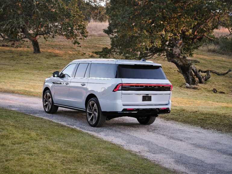 2026 lincoln navigator rear