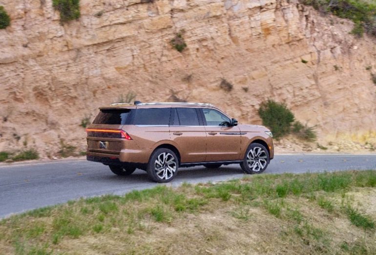 2026 lincoln navigator rear