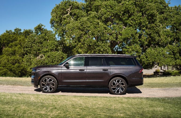 2026 lincoln navigator side