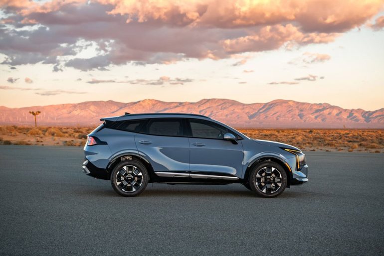 2026 Kia Sportage HEV Hybrid side